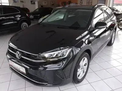 Gebraucht VW Taigo Life 95 PS (69 kW) 2023 Deep black perleffekt SUV