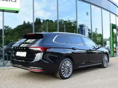 Gebraucht Skoda Superb LAURIN & KLEMENT 150 PS (110 kW) 2024 Ebony schwarz metallic met. Kombi