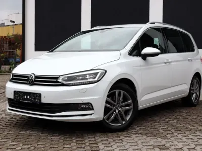 Gebraucht VW Touran Highline 150 PS (110 kW) 2022 Weiß Van / Kleinbus