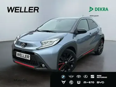 Gebraucht Toyota Aygo 72 PS (52 kW) 2024 Celestite grey metallic (grau) Kleinwagen