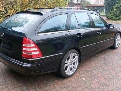 Schwarz Gebraucht 2004 Mercedes C230 Avantgarde Kombi | 800 € (Superpreis)