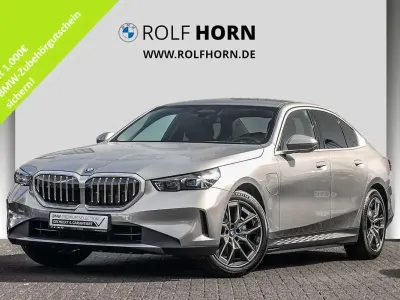 Gebraucht BMW 530e Comfort Edition 299 PS (219 kW) 2024 Oxide grey ii metallic Limousine