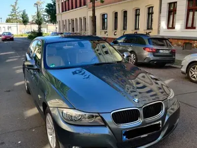 Gebraucht BMW 320 184 PS (135 kW) 2010 Grau Limousine