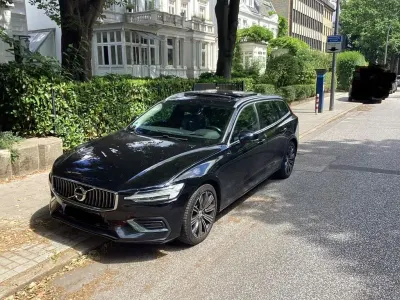 Gebraucht Volvo V60 Inscription 197 PS (144 kW) 2021 Schwarz Kombi
