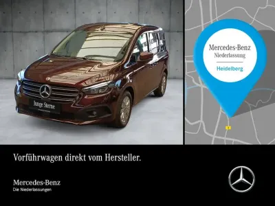 Gebraucht Mercedes T180 Progressive 131 PS (96 kW) 2025 Rubellitrot Van / Kleinbus