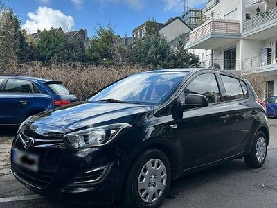 Gebraucht Hyundai i20 Classic 86 PS (63 kW) 2014 Schwarz Kleinwagen