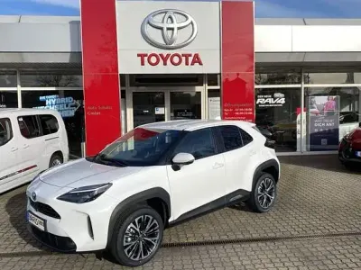 Gebraucht Toyota Yaris Elegant 116 PS (85 kW) 2023 Schneeweiß Kleinwagen