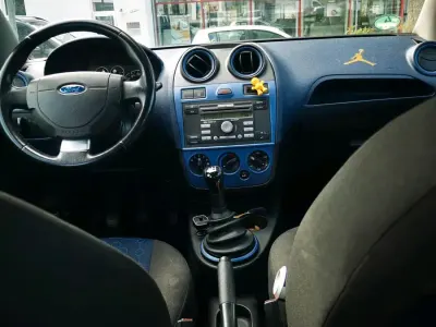 Gebraucht Ford Fiesta 70 PS (51 kW) 2007 Weiß Kleinwagen