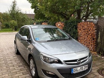 Grau Gebraucht 2013 Opel Astra Active Limousine | 5.350 € (Fairer Preis)