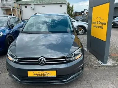 Gebraucht VW Touran Comfortline 150 PS (110 kW) 2020 Grau Van / Kleinbus