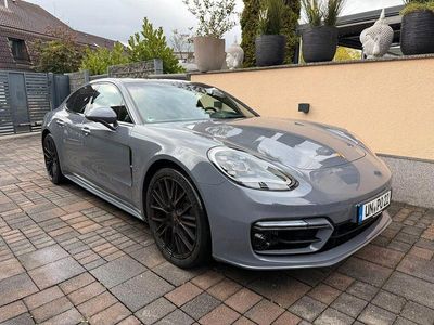 Porsche Panamera 4