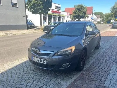 Gebraucht Opel Astra Innovation 140 PS (102 kW) 2010 Grau Limousine