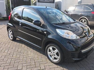 Gebraucht Peugeot 107 68 PS (50 kW) 2012 Schwarz Kleinwagen