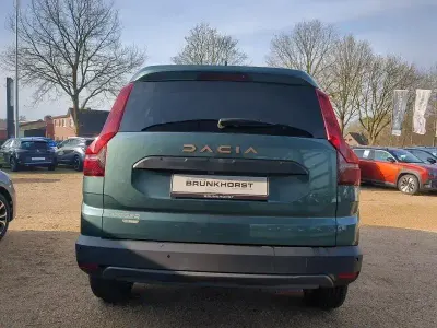 Neu Dacia Jogger Extreme 141 PS (103 kW) 2025 Zedergrün Van / Kleinbus