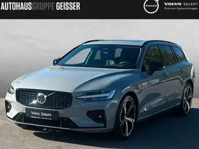 Używany Volvo V60 Plus 197 KM (144 kW) 2025 Szary Kombi