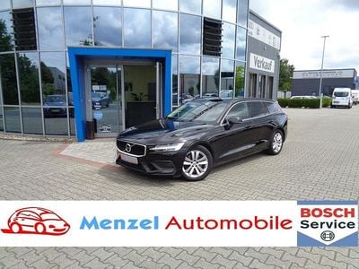 Schwarz Gebraucht 2021 Volvo V60 Momentum Kombi | 25.800 €