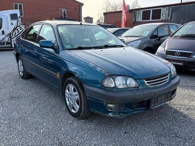Grün Gebraucht 1998 Toyota Avensis Sol Limousine | 2.990 € (Fairer Preis)