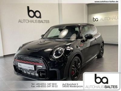 Midnight black ii met. (metallic) Gebraucht 2023 Mini John Cooper Works Kleinwagen | 34.849 € (Fairer Preis)