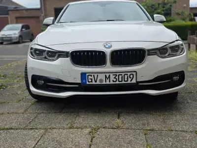 Gebraucht BMW 330 Sport Line 258 PS (189 kW) 2017 Weiß Limousine