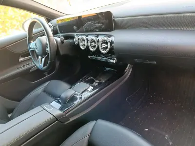 Gebraucht Mercedes A200 163 PS (119 kW) 2019 Rot Limousine