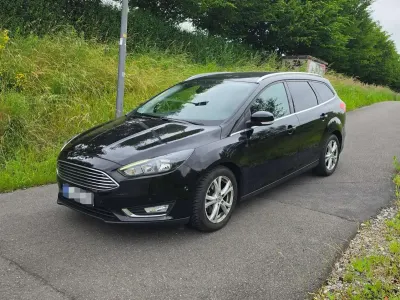 Gebraucht Ford Focus Titanium 125 PS (91 kW) 2017 Schwarz Kombi