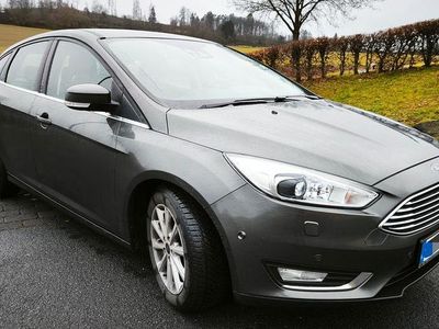 Grau Gebraucht 2016 Ford Focus Titanium Limousine | 8.370 € (Guter Preis)