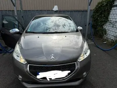 Gebraucht Peugeot 208 Style 82 PS (60 kW) 2013 Braun Kleinwagen