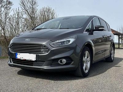 Gebraucht Ford S-MAX Titanium 190 PS (139 kW) 2019 Grau Van / Kleinbus