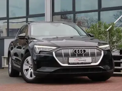 Używany Audi e-tron Comfort 230 kW (313 KM) 2021 Czarny SUV
