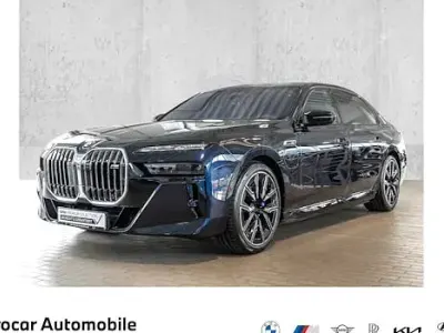 Gebraucht BMW M760e Comfort Edition 571 PS (419 kW) 2025 Schwarz Limousine