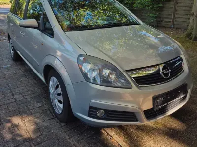 Usata Opel Zafira 140 CV (102 kW) 2006 Andere farben Monovolume