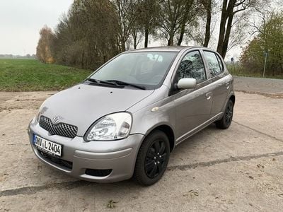 Gebraucht Toyota Yaris 88 PS (64 kW) 2004 Silber Kleinwagen