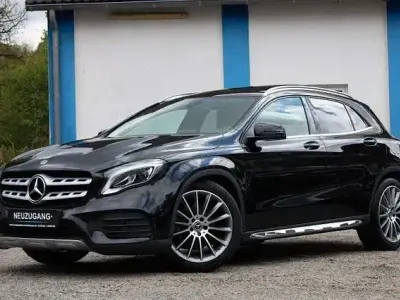Gebraucht Mercedes GLA250 AMG line 211 PS (155 kW) 2019 Kosmosschwarz SUV