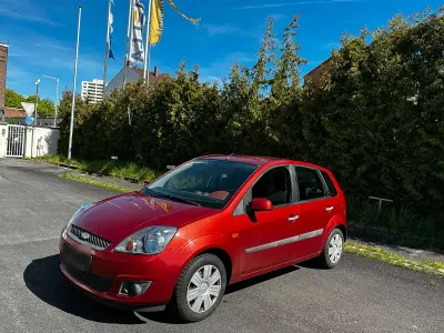Używany Ford Fiesta 80 KM (58 kW) 2007 Czerwony Hatchback