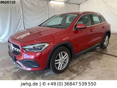 Gebraucht Mercedes GLA200 Style 150 PS (110 kW) 2023 Red / 993  patagonienrot  meta (metallic) SUV