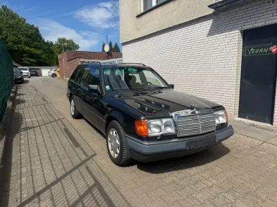 Usata Mercedes 300 179 CV (131 kW) 1992 Nero Berlina