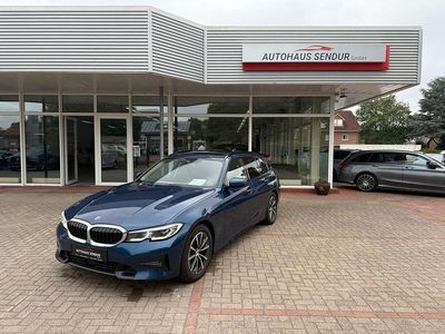 Blau Gebraucht 2022 BMW 320 Sport Line Kombi | 25.990 € (Etwas zu teuer)