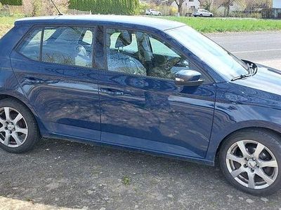 Gebraucht Skoda Fabia Active 60 PS (44 kW) 2016 Blau Limousine