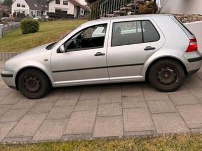 Silber Gebraucht 2002 VW Golf IV Edition Kleinwagen | 1.300 € (Fairer Preis)