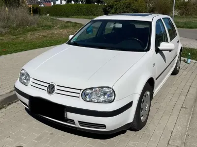 Używany VW Golf IV Edition 75 KM (55 kW) 2000 Biały Sedan/Limuzyna
