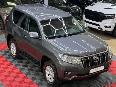 Gebraucht Toyota Land Cruiser Executive 204 PS (150 kW) 2023 Grau SUV