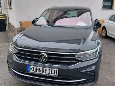 Gebraucht VW Tiguan Move 150 PS (110 kW) 2023 Uranograu/cinza urano SUV