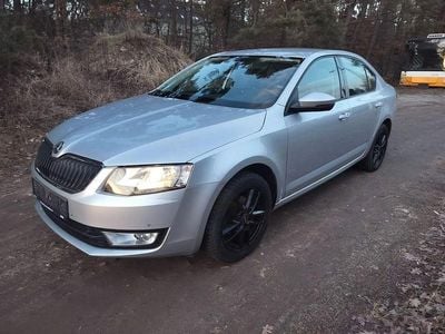 Second-hand Skoda Octavia Ambition 105 CP (77 kW) 2014 Argintiu Hatchback