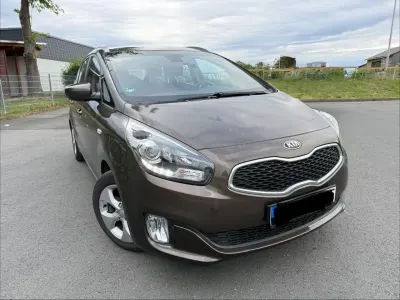 Gebraucht Kia Carens Edition 7 135 PS (99 kW) 2013 Braun Van / Kleinbus