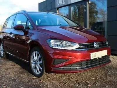 Gebraucht VW Golf VII Comfortline 131 PS (96 kW) 2019 Rot Kombi