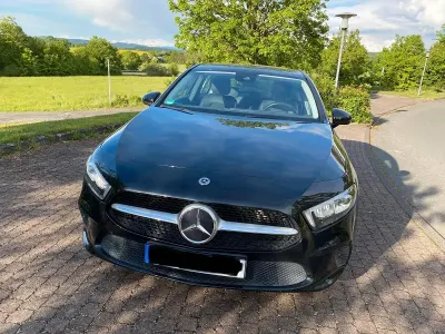 Gebraucht Mercedes A180 136 PS (100 kW) 2018 Schwarz Limousine