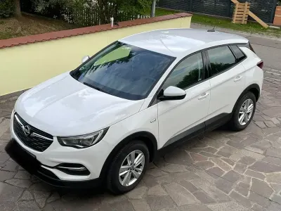 Używany Opel Grandland X Edition 131 KM (96 kW) 2017 Biały SUV