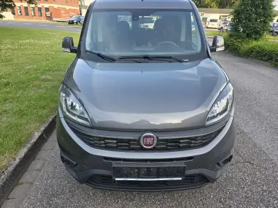 Gebraucht Fiat Doblò 101 PS (74 kW) 2022 Colore esterno (grau (met)) Van / Kleinbus