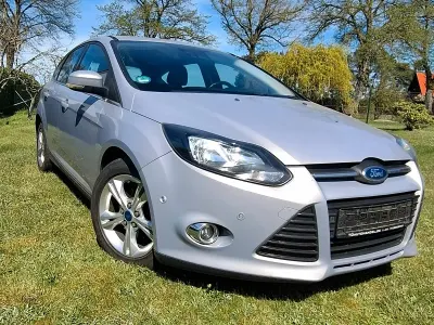 Gebraucht Ford Focus Champions Edition 125 PS (91 kW) 2012 Silber Limousine