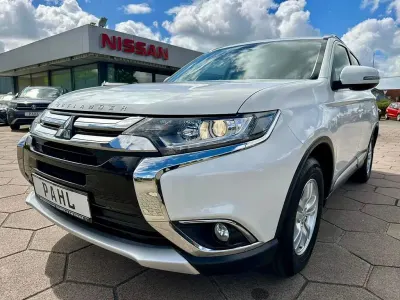 Używany Mitsubishi Outlander Diamant Edition 150 KM (110 kW) 2017 Biały SUV